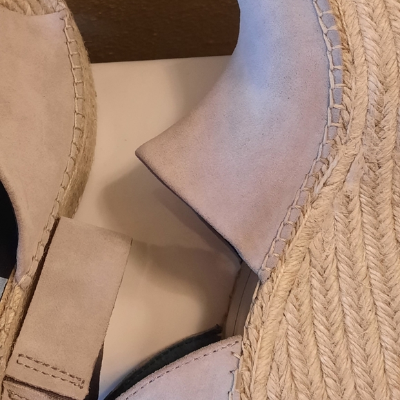Dolce Vita Gray suede wedge espadrille size 10 New, never worn - Picture 2 of 4